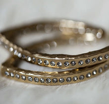 Load image into Gallery viewer, Athenia V-Shaped Hoops