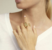Load image into Gallery viewer, The Crevice Ring