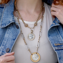 Load image into Gallery viewer, Zeus Crystal Bezel Horsebit Necklace