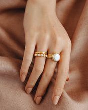 Load image into Gallery viewer, Coin Pearl Scalloped Cocktail Ring