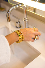 Load image into Gallery viewer, Gold bracelet with green crystal