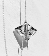 Load image into Gallery viewer, Mantaray silver short