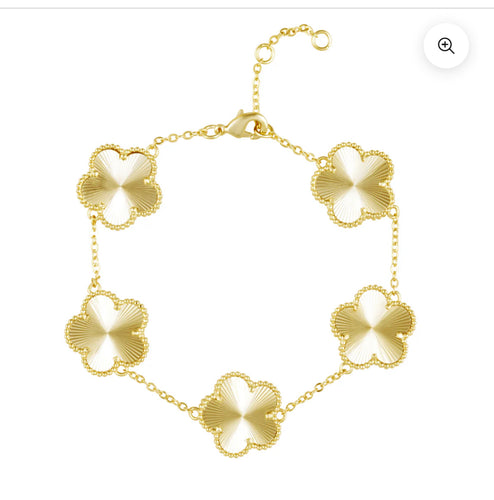Gold clover bracelet