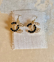 Load image into Gallery viewer, CC Black and pearl dangles