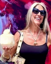 Load image into Gallery viewer, Pearl horse bit short necklace