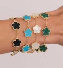 Load image into Gallery viewer, Mother of pearl clover bracelet
