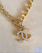 Load image into Gallery viewer, CC Pearl and gold chunky necklace