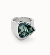 Load image into Gallery viewer, Triangular Ring with Green Crystal