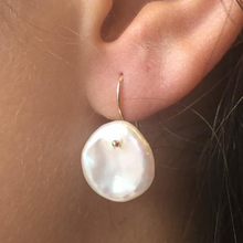 Load image into Gallery viewer, Illuminate Pearl Earrings