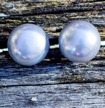 Load image into Gallery viewer, Larkspur Button Pearl Earrings
